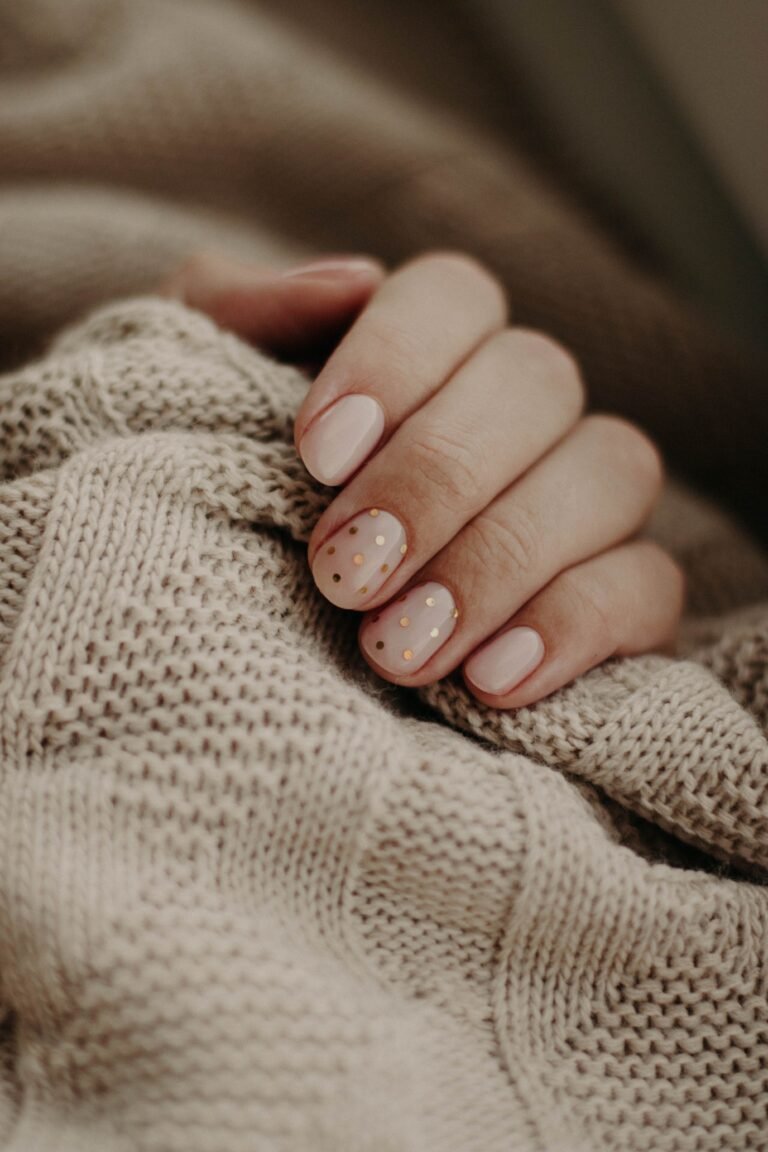 5 Reasons a Minimalist Manicure Is the Ultimate Power Move for Your Wardrobe